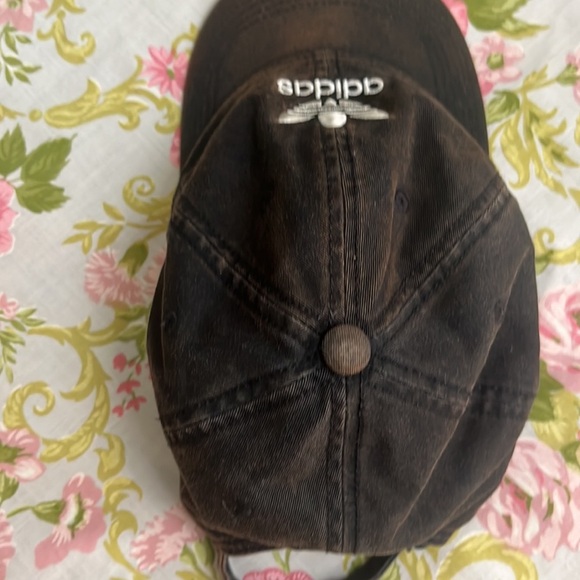 Distressed adidas’s top - Picture 8 of 9